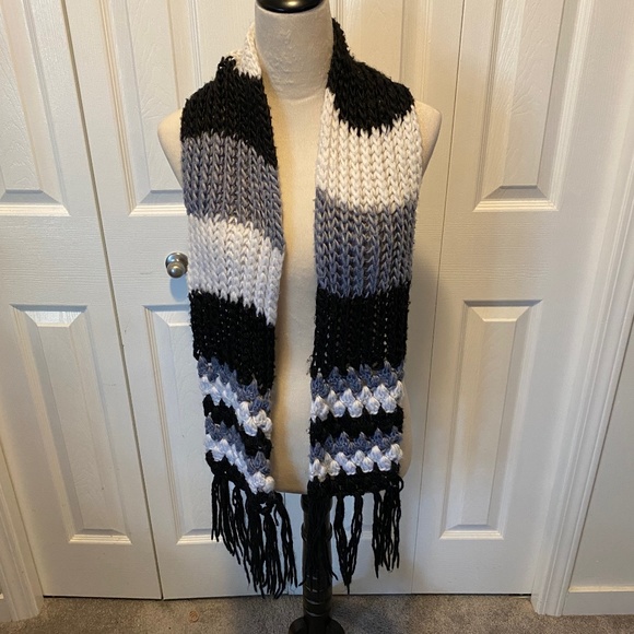 Accessories - Women’s crochet scarf